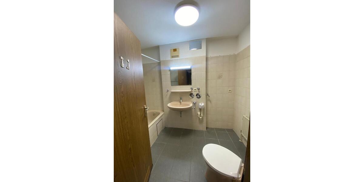 Dachgeschoßwohnung Bayreuth City - 2 Zimmer, 62 m&sup2;, 680&euro; | Angebot:25053283