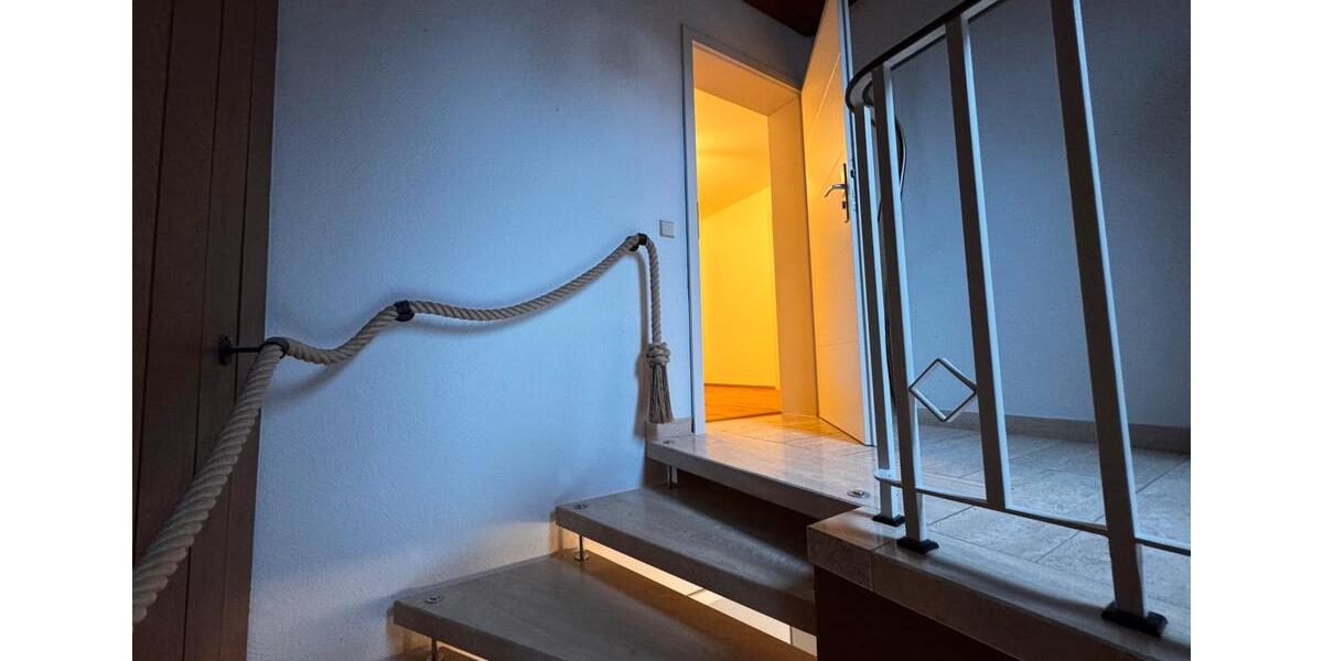 Dachgeschoßwohnung Erwitte - 4 Zimmer, 110 m&sup2;, 1.000&euro; | Angebot:25270808