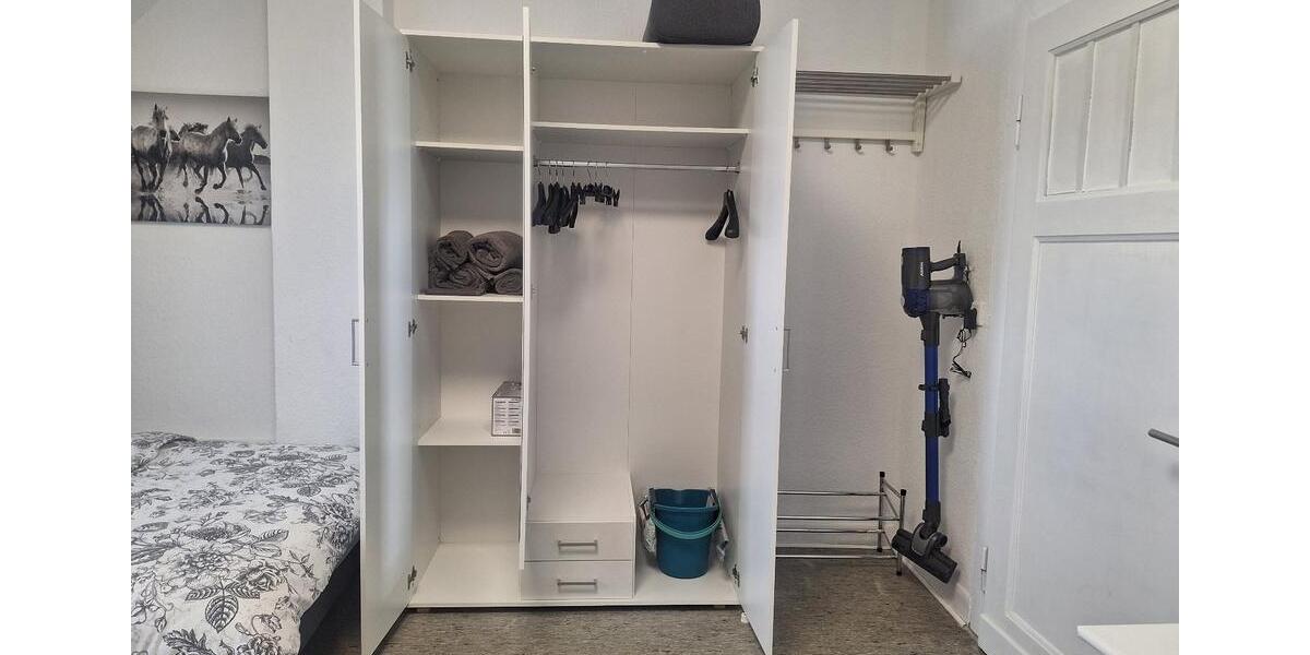 Dachgeschoßwohnung Essen Huttrop - 1 Zimmer, 24 m&sup2;, 635&euro; | Angebot:25225217