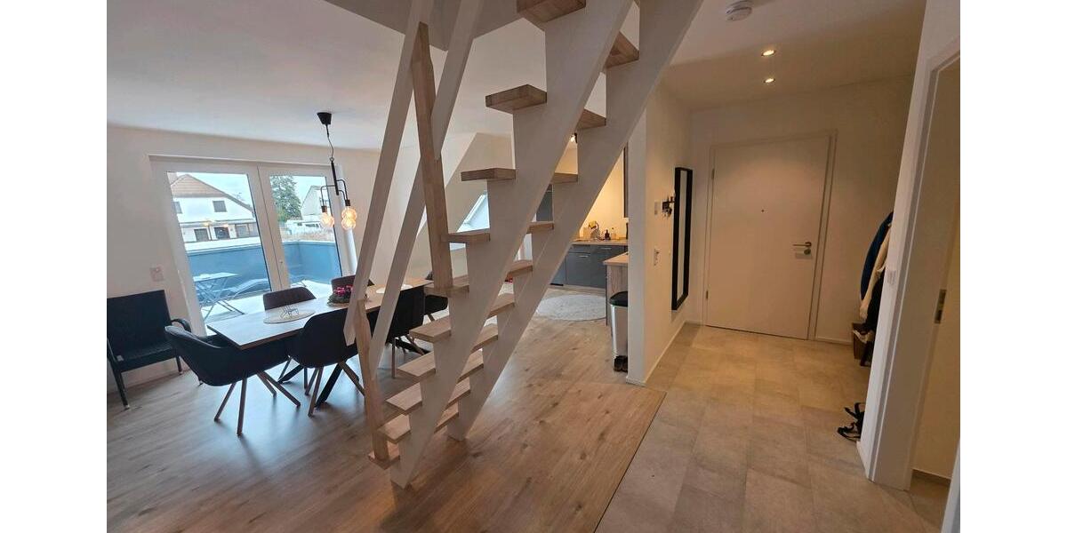 Exclusive Neubau 3,5 Zi. Wohnung, Dachg. + Galerie, großer Balkon 4 zimmer