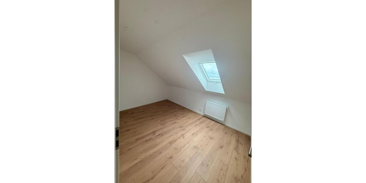 Dachgeschoßwohnung Niederaichbach - 4 Zimmer, 120 m&sup2;, 1.100&euro; | Angebot:25790907