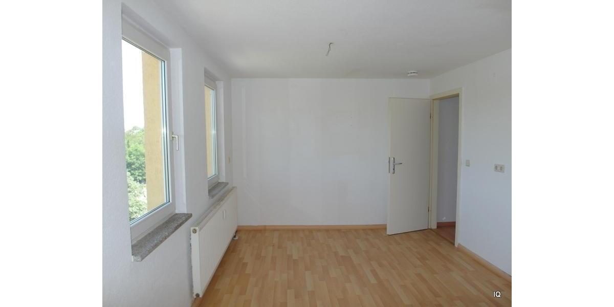 Dachgeschoßwohnung Limbach-Oberfrohna Oberfrohna - 3 Zimmer, 72 m&sup2;, 360&euro; | Angebot:25902838