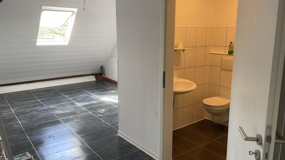 Dachgeschoßwohnung Rees - 4 Zimmer, 97 m&sup2;, 1.100&euro; | Angebot:25935356