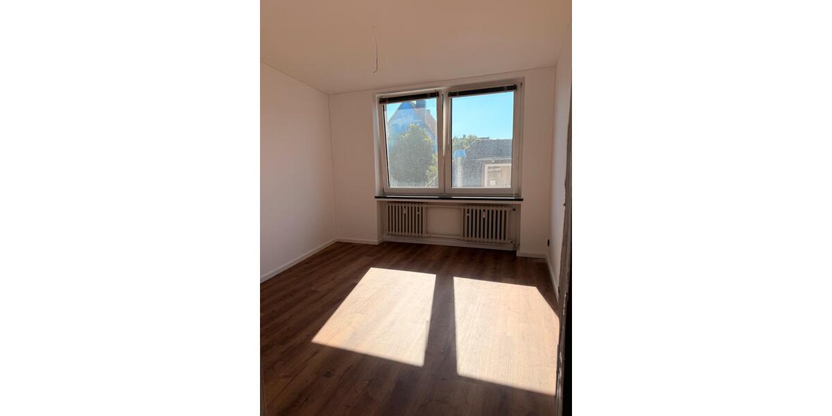 Etagenwohnung Hildesheim - 4 Zimmer, 135 m&sup2;, 1.150&euro; | Angebot:26085878
