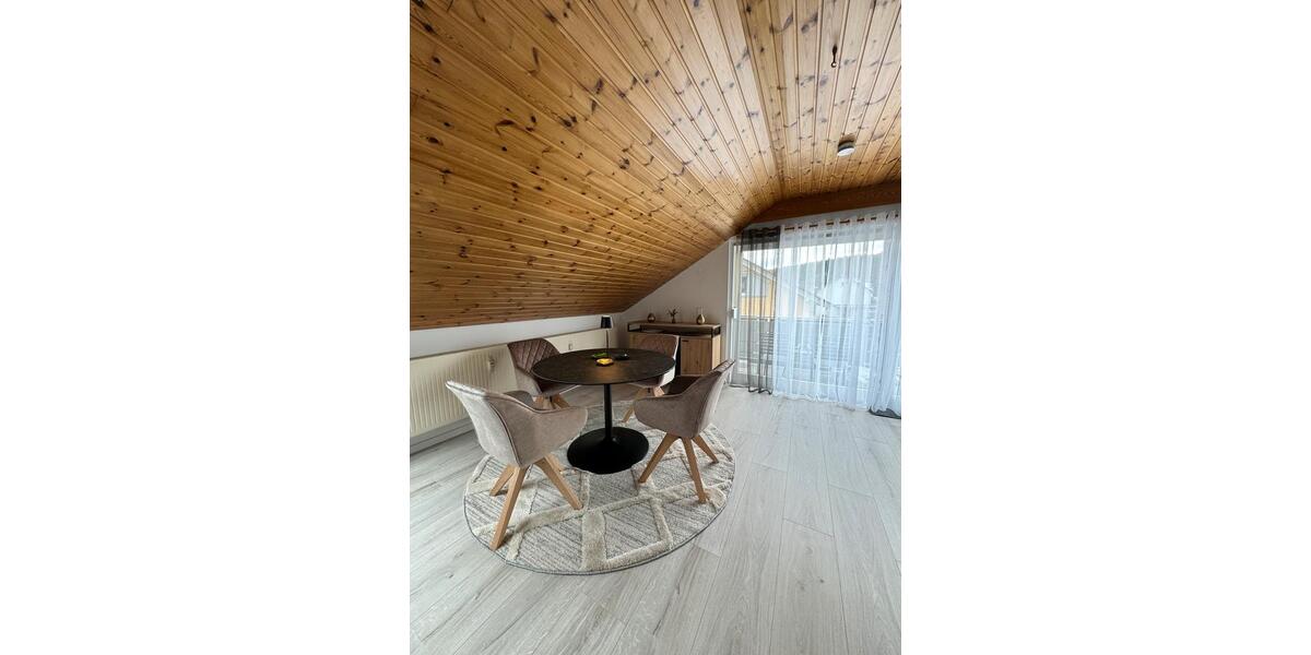 Dachgeschoßwohnung Freudenstadt - 3 Zimmer, 75 m&sup2;, 1.300&euro; | Angebot:26592024