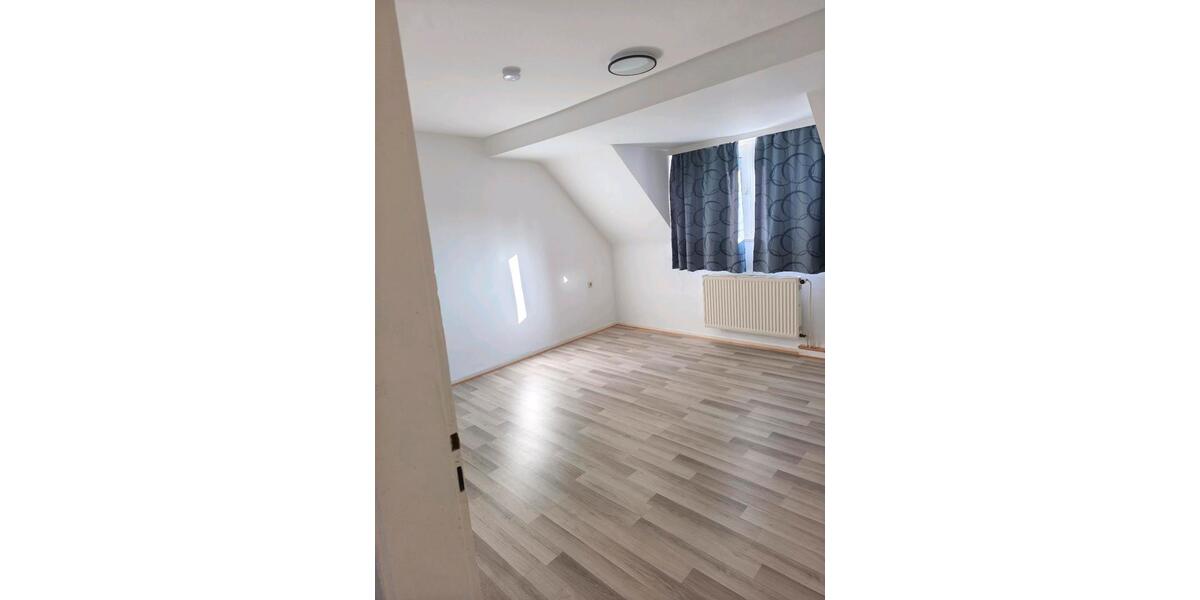 Dachgeschoßwohnung Meinhard - 2.5 Zimmer, 63 m&sup2;, 490&euro; | Angebot:26400043