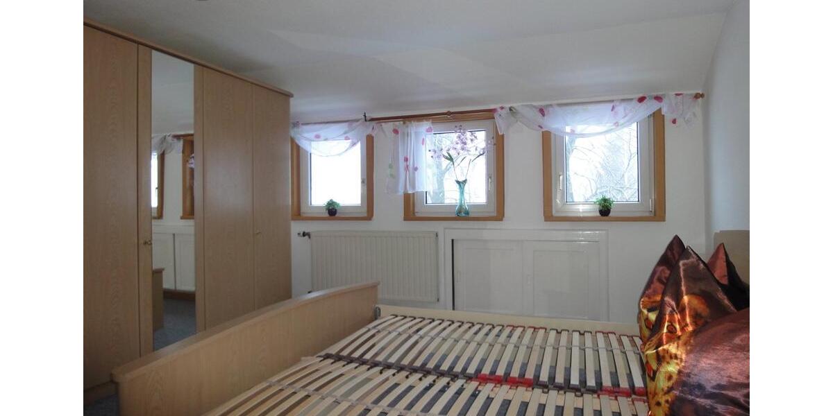 Dachgeschoßwohnung Gersdorf - 2 Zimmer, 50 m&sup2;, 350&euro; | Angebot:25723745