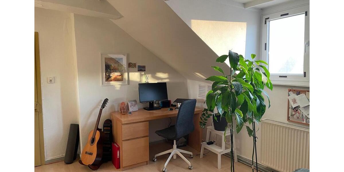 Dachgeschoßwohnung Marburg - 3 Zimmer, 80 m&sup2;, 1.200&euro; | Angebot:26567835