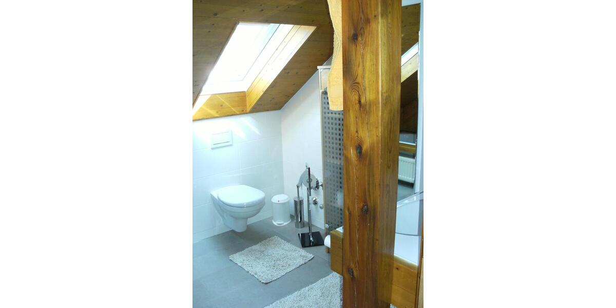 Charmante, möblierte Dachgeschosswohnung mit schöner Aussicht 3 zimmer