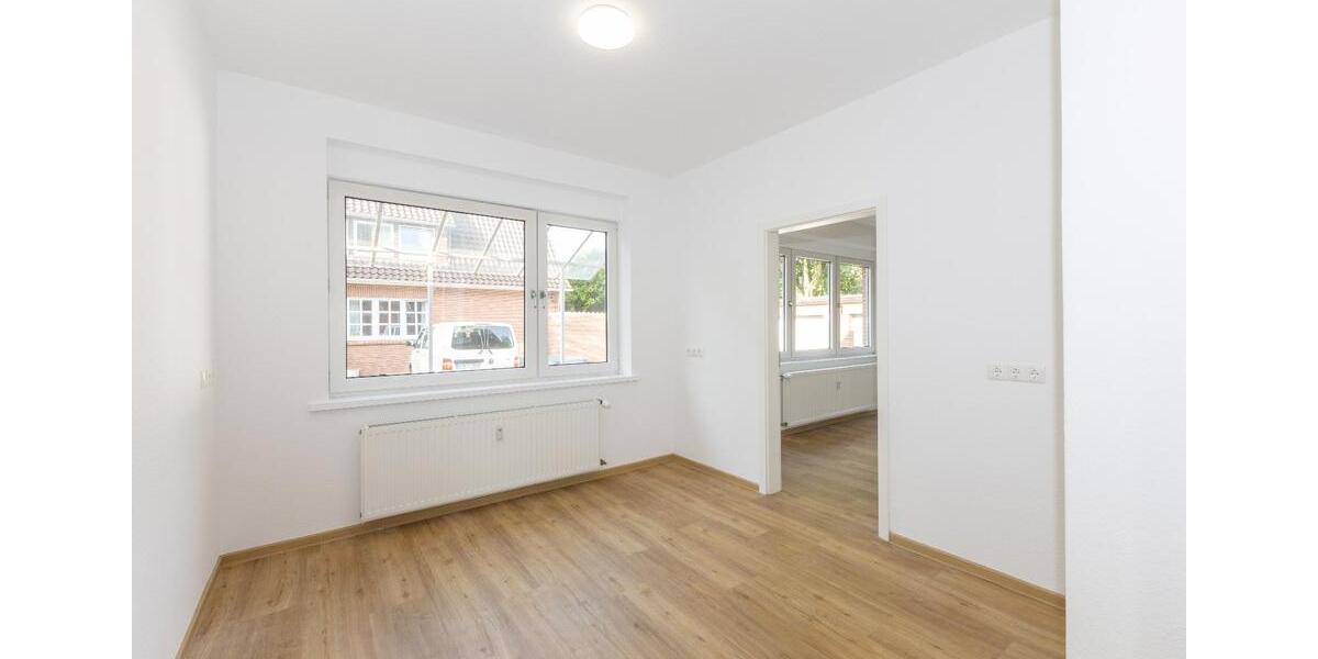 Erdgeschoßwohnung Oldendorf - 6.5 Zimmer, 122 m&sup2;, 1.000&euro; | Angebot:26566030
