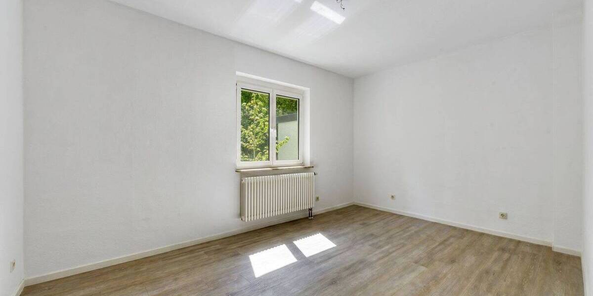 Etagenwohnung Stuttgart Zuffenhausen - 3 Zimmer, 77 m&sup2;, 1.100&euro; | Angebot:26512963