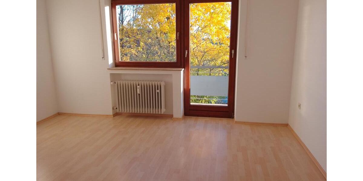 Helle 3 Zimmer Wohnung im 1. OG zimmer