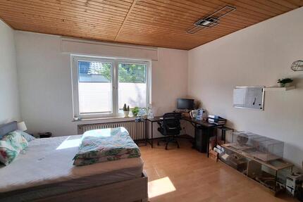 Zentrales Zimmer in netter Frauen-WG