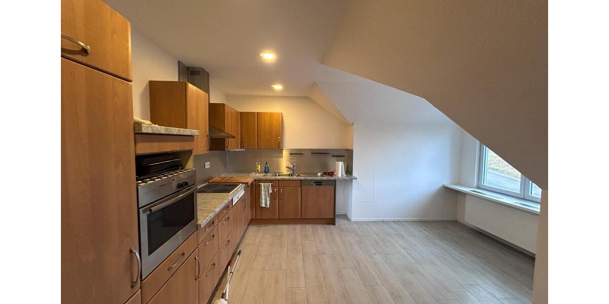 Dachgeschoßwohnung Morsbach - 3 Zimmer, 138 m&sup2;, 1.100&euro; | Angebot:24804592