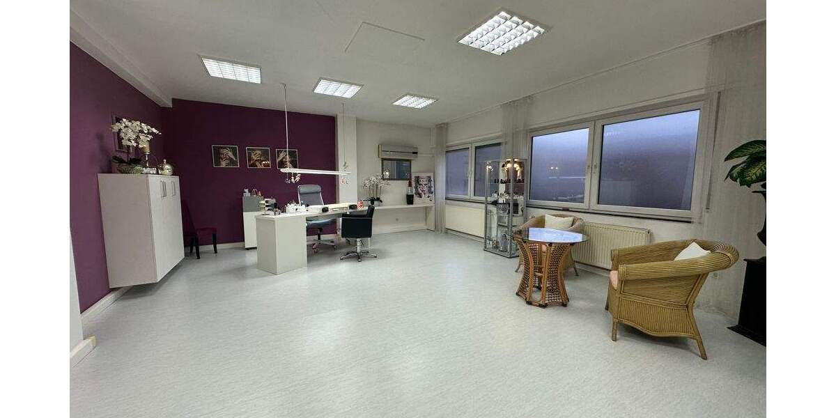 Großzügige Verkaufsfläche auf zwei Etagen zimmer