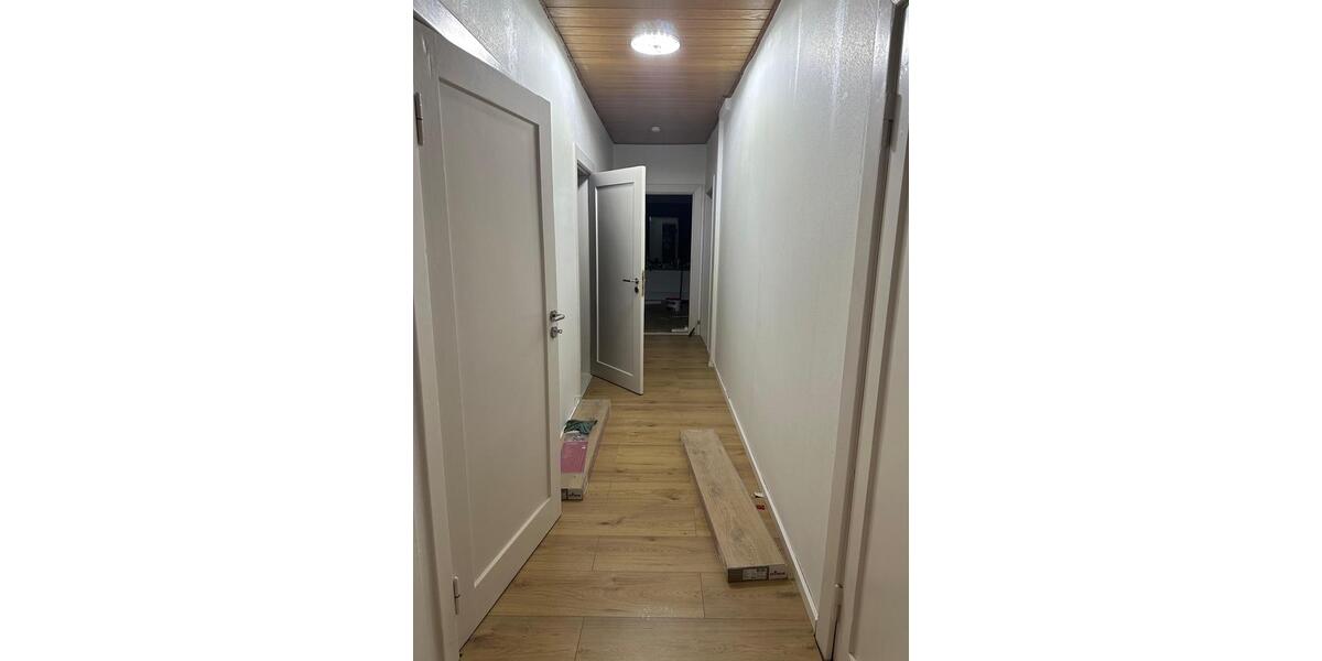 Dachgeschoßwohnung Brake (Unterweser) - 4 Zimmer, 90 m&sup2;, 900&euro; | Angebot:25420064