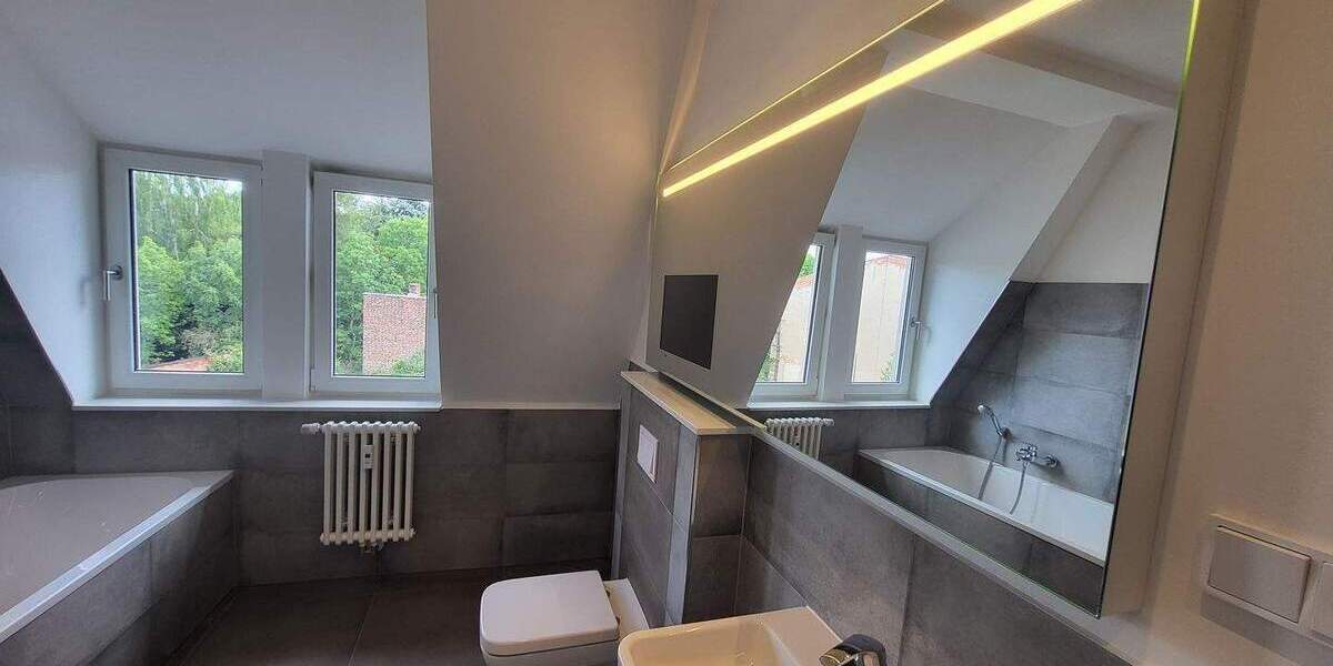 Hochwertige Sanierung im Zweitbezug - 4-Raum-Wohnung - Tageslichtbad, Gäste-WC, Parkett, Stellplatz 4 zimmer