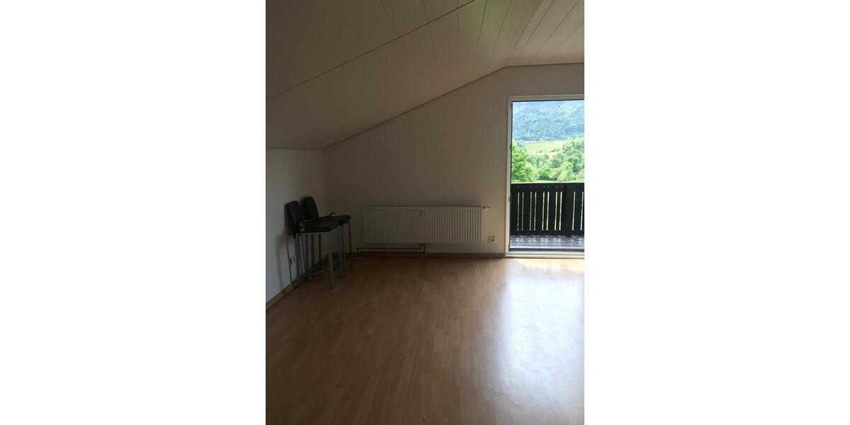 Dachgeschoßwohnung Engen - 3.5 Zimmer, 100 m&sup2;, 1.200&euro; | Angebot:26652378