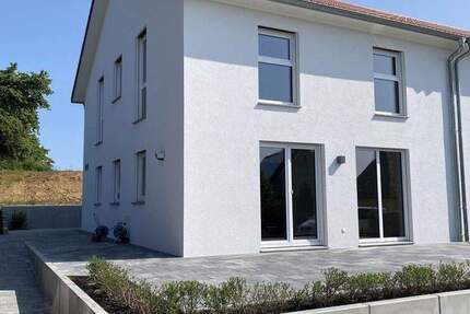 Haus Ellingen - 4 Zimmer, 127 m&sup2;, 1.580&euro; | Angebot:25820767