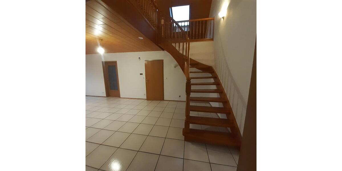 Vermiete 140m² Gallerie-Wohnung Maxhütte-Haidhof 5 zimmer