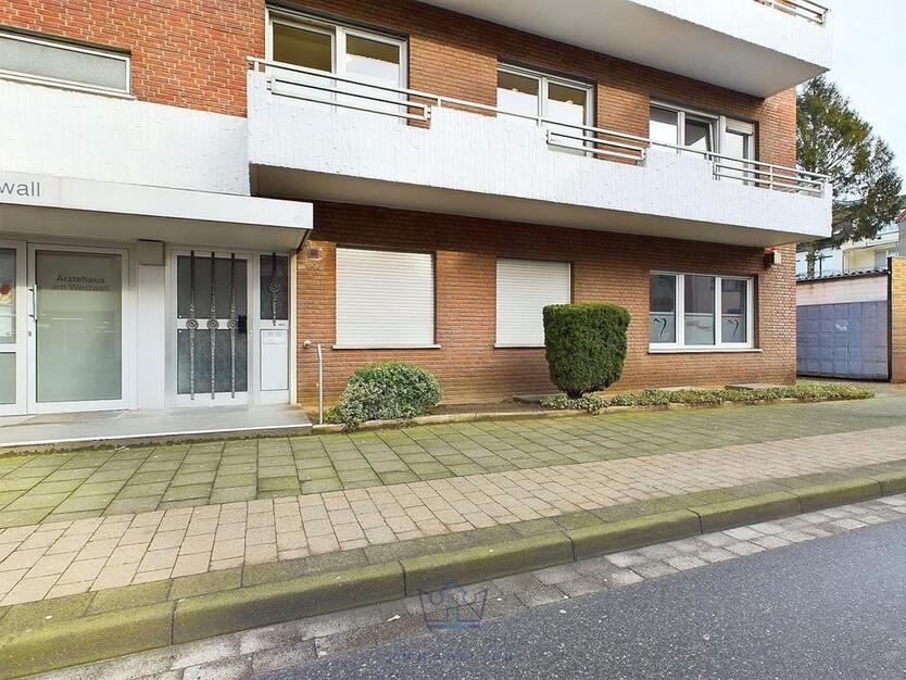 Moderne Praxisräume in zentraler Lage von Geldern zu vermieten. In den ehemaligen Räumen eines Zahntechniklabors bieten wir Ihnen eine helle und modern ausgestattete Praxis mit 140 m² Fläche zur...