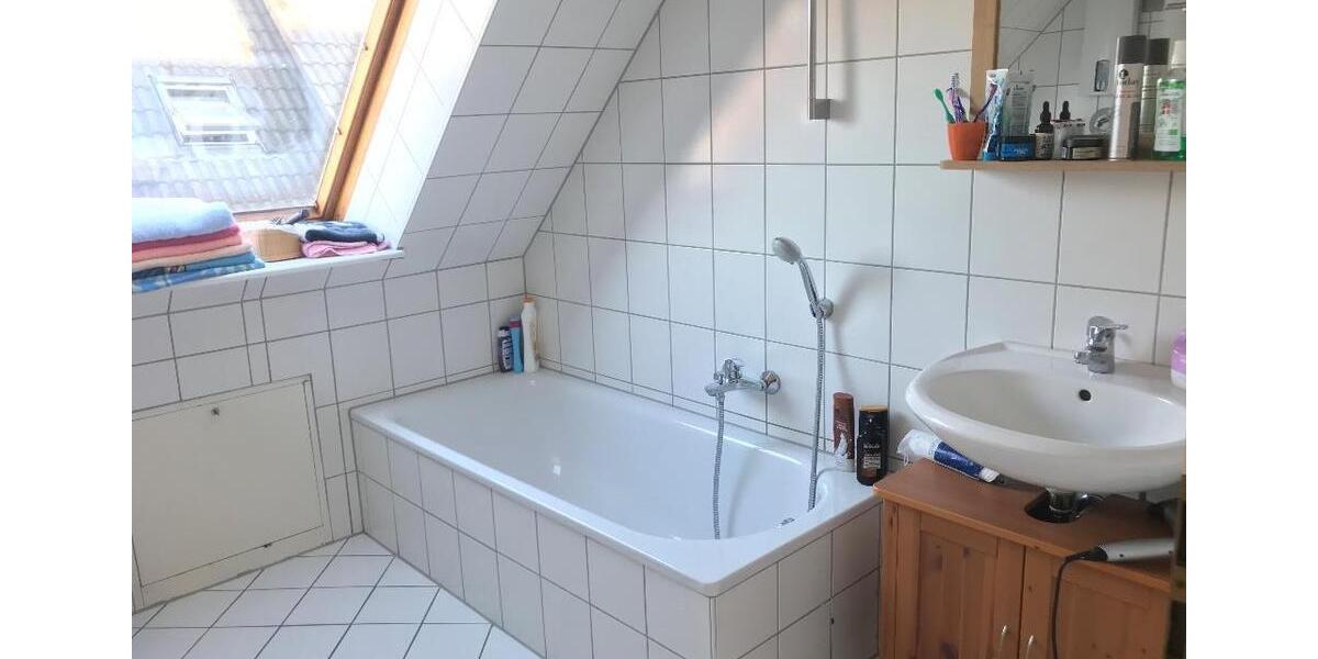 Dachgeschoßwohnung Langenselbold - 3 Zimmer, 76 m&sup2;, 820&euro; | Angebot:26640384