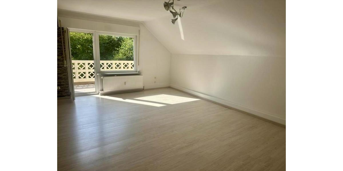 Dachgeschoßwohnung Freigericht - 3.5 Zimmer, 111 m&sup2;, 1.050&euro; | Angebot:24838368