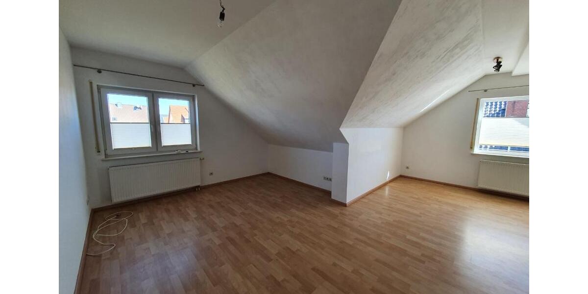 Dachgeschoßwohnung Erlenbach am Main - 3 Zimmer, 74 m&sup2;, 880&euro; | Angebot:24101478