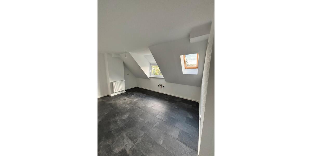 Dachgeschoßwohnung Weißenfels - 2 Zimmer, 66 m&sup2;, 595&euro; | Angebot:26272190
