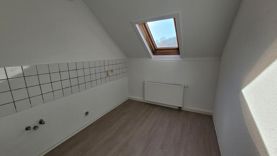 Dachgeschoßwohnung Waltershausen - 3 Zimmer, 77 m&sup2;, 480&euro; | Angebot:24596017
