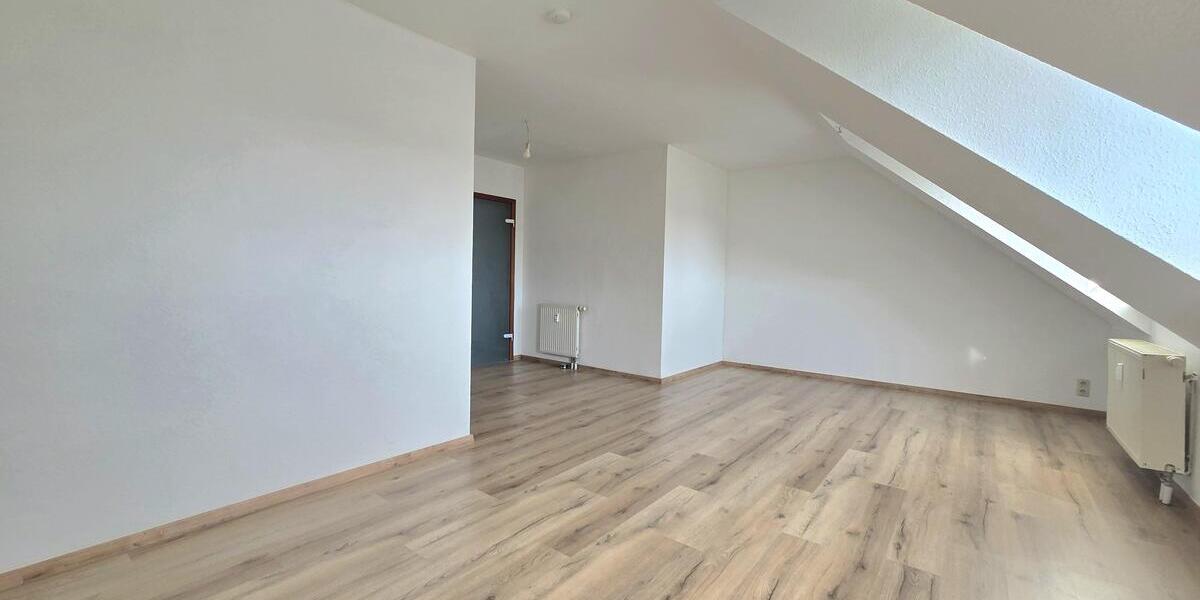 Tolle 2-Zimmer-Wohnung mit Einbauküche, Waschmaschine und Aufzug! - Dachgeschoßwohnung Chemnitz Lutherviertel | Angebot:26096660