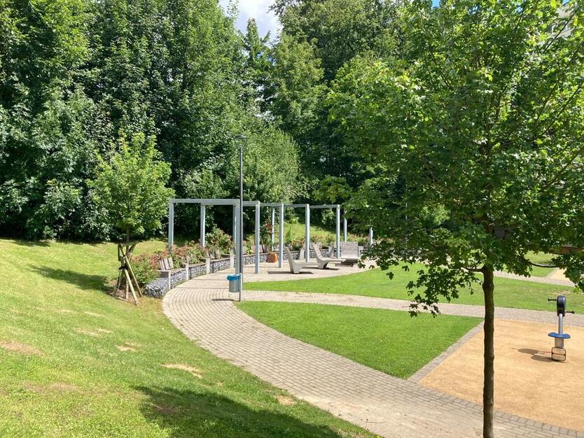 Sanierte 1-Zimmerwohnung in ruhiger und Wald naher Lage zimmer