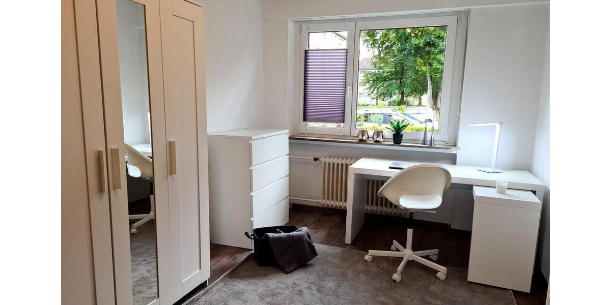 Vollmöbliertes WG-Zimmer (für w) einer 3er WG in zentraler Lage Hofs - 450€ Warmmiete (keine NK) 1 zimmer