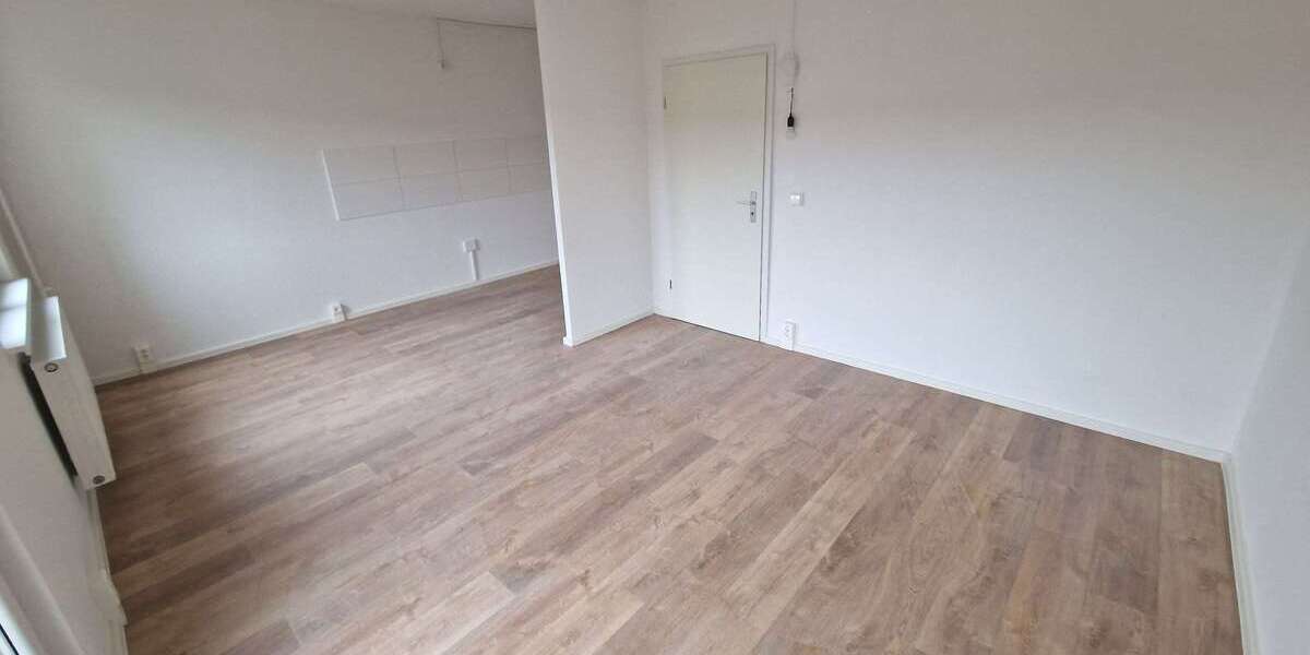 Etagenwohnung Halle Halle-Neustadt - 1 Zimmer, 38 m&sup2;, 300&euro; | Angebot:26188053