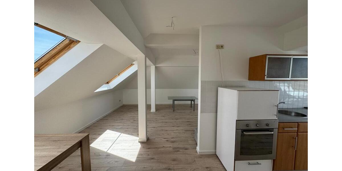 Dachgeschoßwohnung Zwickau - 2 Zimmer, 51 m&sup2;, 282&euro; | Angebot:26354993