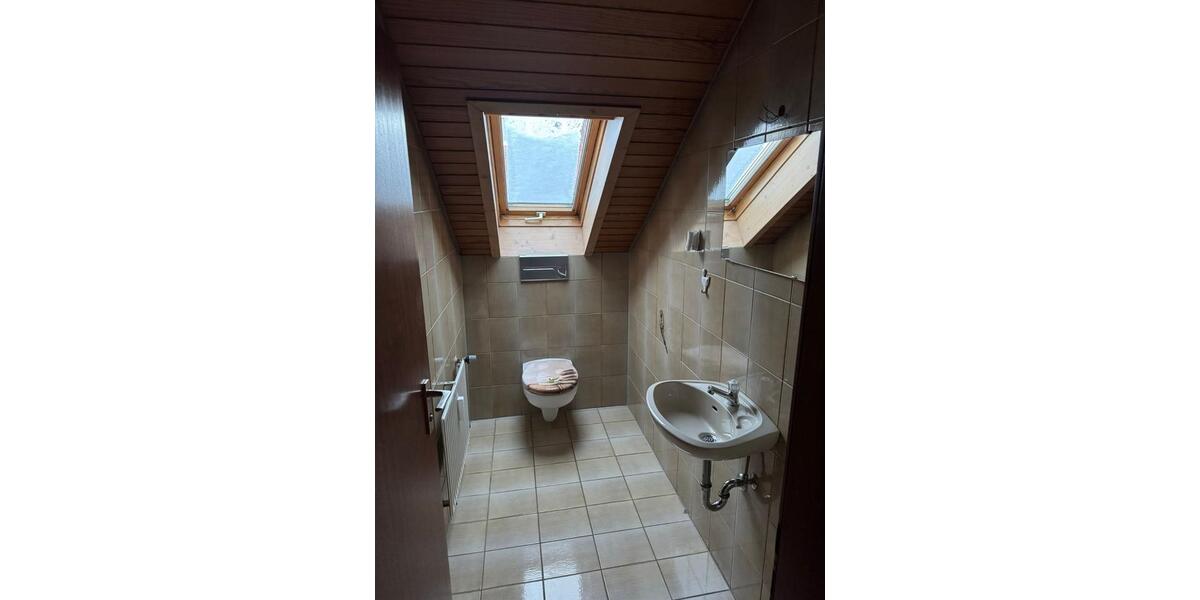 Dachgeschoßwohnung Filderstadt - 4 Zimmer, 82 m&sup2;, 1.100&euro; | Angebot:24865420