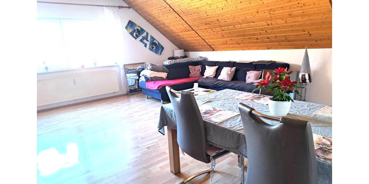 Dachgeschoßwohnung Schwalbach - 4 Zimmer, 100 m&sup2;, 650&euro; | Angebot:25270203