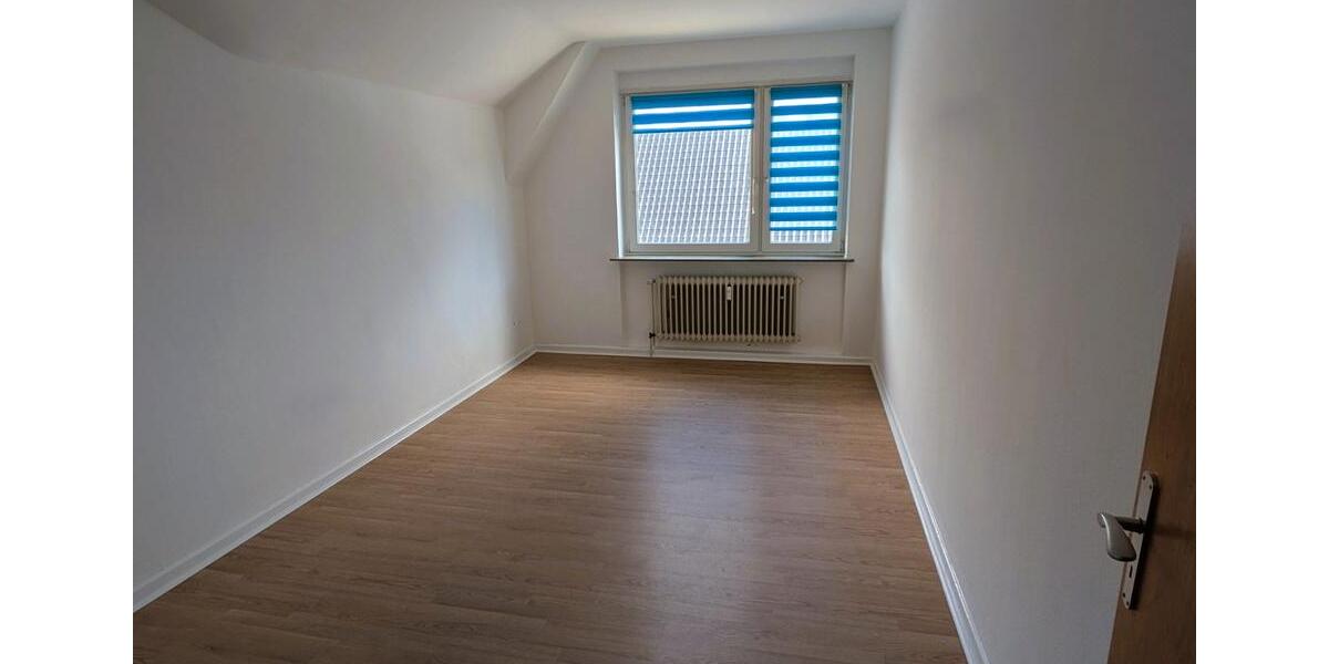 Dachgeschoßwohnung Brunsbüttel - 2.5 Zimmer, 90 m&sup2;, 700&euro; | Angebot:26677019