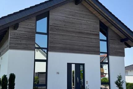 Teilmöbliert: Repräsentatives EFH in Habichtswald mit EBK, Sauna und Kamin 4 zimmer