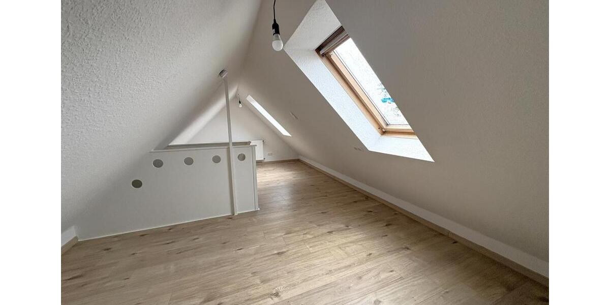 Dachgeschoßwohnung Bremerhaven Geestemünde - 3 Zimmer, 63 m&sup2;, 509&euro; | Angebot:25599781