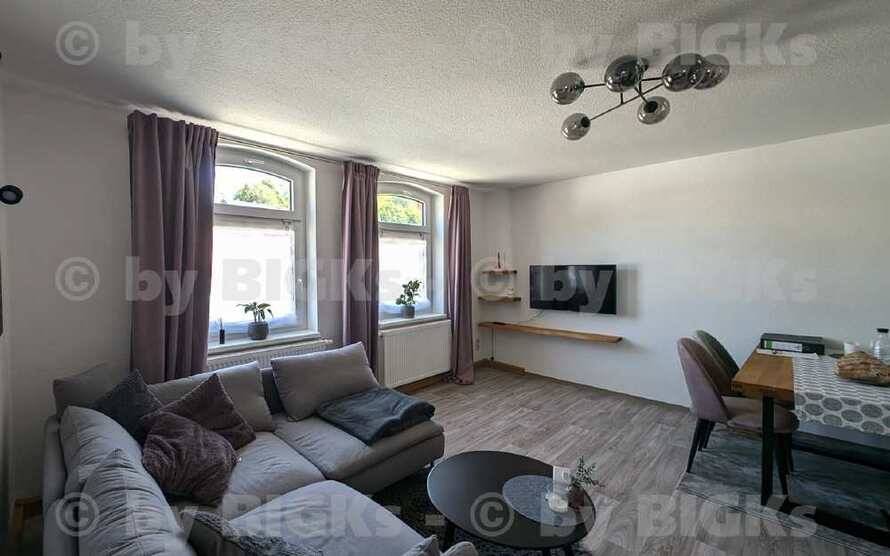 Zella-Mehlis: 3 Zimmer Wohnung,sepKüche,Bad mit Dusche, GROSSER GARTEN (-;)