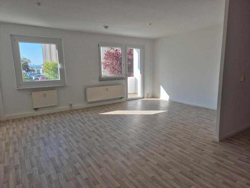3-Raum-Wohnung mit Balkon im ersten Obergeschoss zu vermieten zimmer