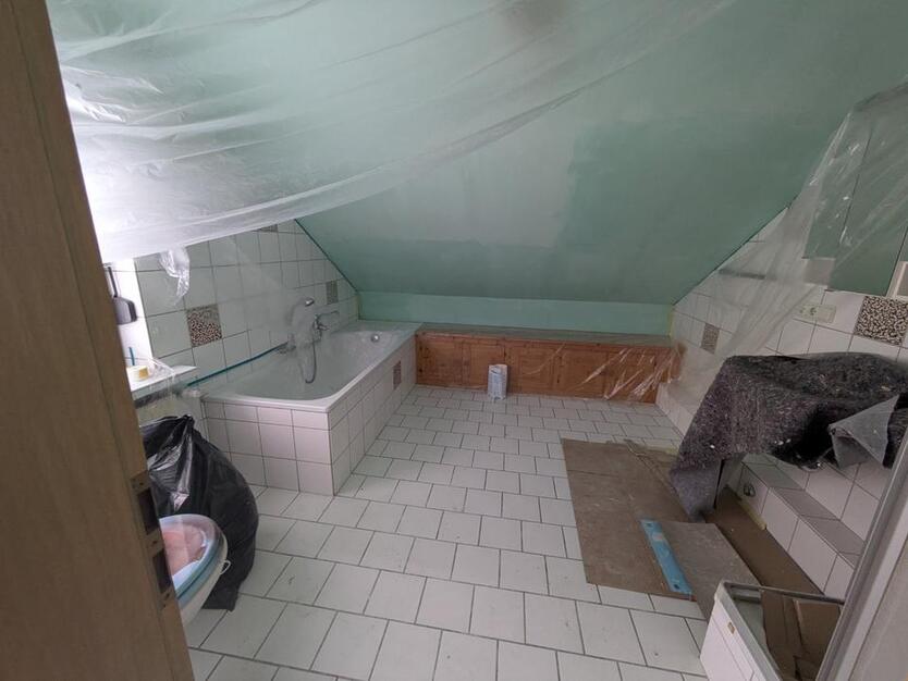 Großzügige 2-Zimmer-Dachgeschoßwohnung mit EBK in Winkel