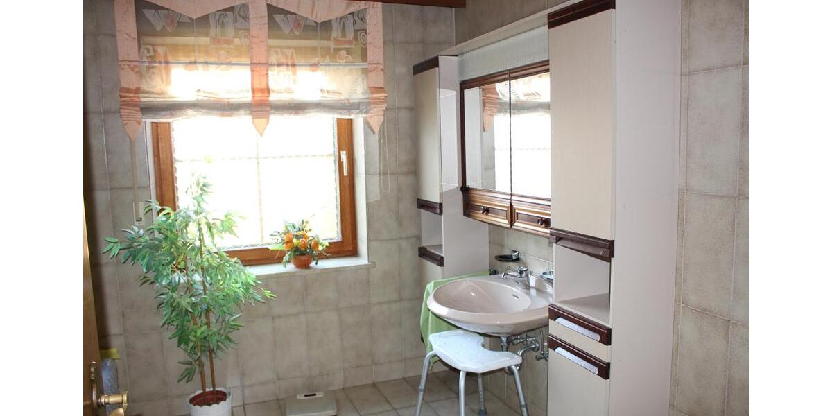 Etagenwohnung Deggendorf - 4 Zimmer, 124 m&sup2;, 960&euro; | Angebot:26544493