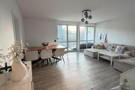 Helle 2-Zimmer-Wohnung mit Balkon ins Grüne, Aufzug & TG, zentral 2 zimmer