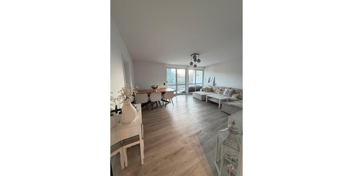 Helle 2-Zimmer-Wohnung mit Balkon ins Grüne, Aufzug & TG, zentral 2 zimmer