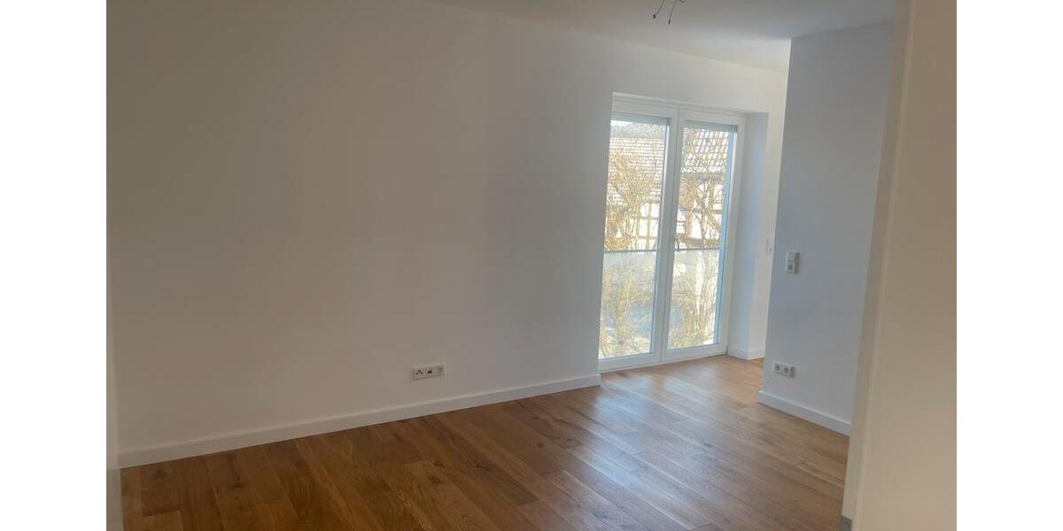 Einfamilienhaus Wetter (Hessen) - 6.5 Zimmer, 250 m&sup2;, 2.250&euro; | Angebot:24967369