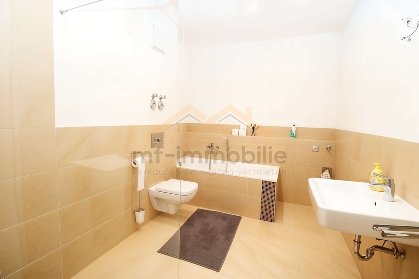 großzügige Erdgeschoßwohnung 2 Zimmer 84m² mit Einbauküche