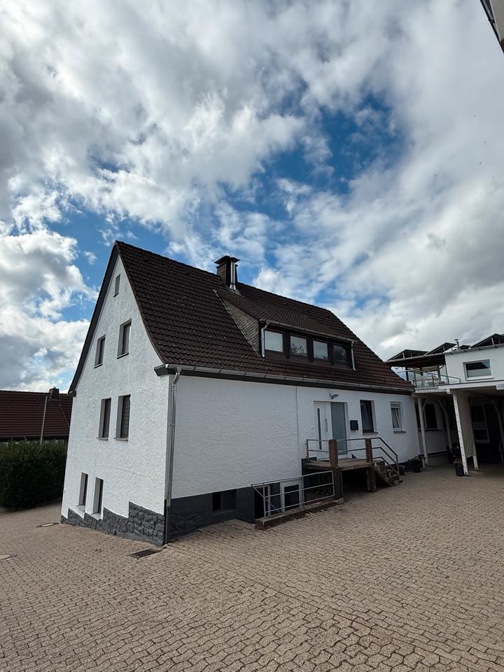 Einfamilienhaus mit Dachterrasse und Balkon