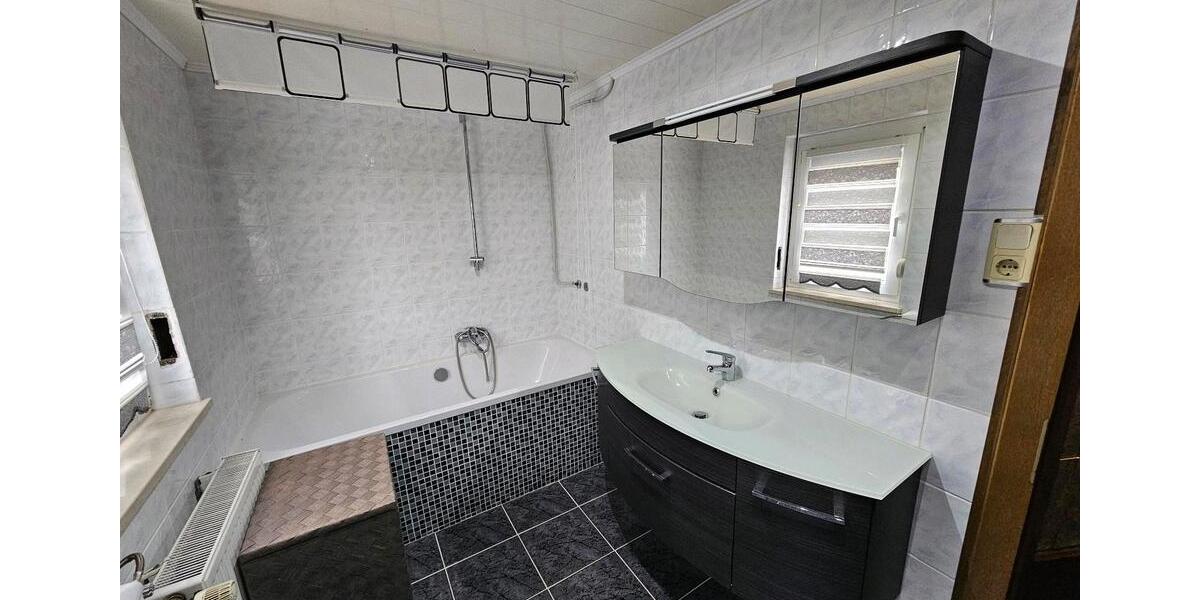 Erdgeschoßwohnung Dingolfing - 3.5 Zimmer, 97 m&sup2;, 1.300&euro; | Angebot:26036593